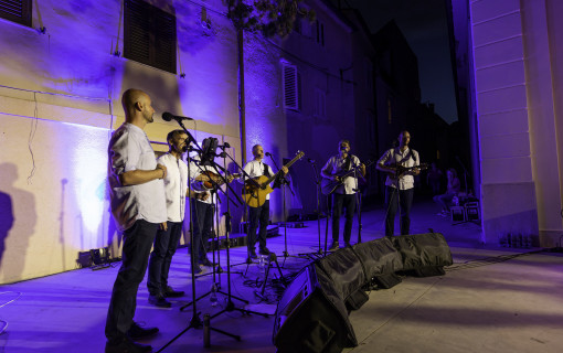 PERFORMANCE BY THE A CAPELLA GROUP TRAMUNTANA